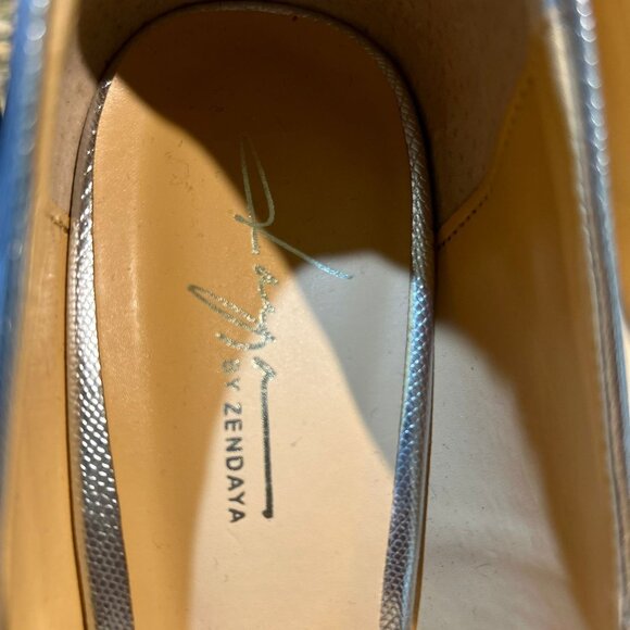 Elegant Silver High Heel Pointed Toe Pumps Daya by Zendaya Size US 9 - Picture 6 of 9